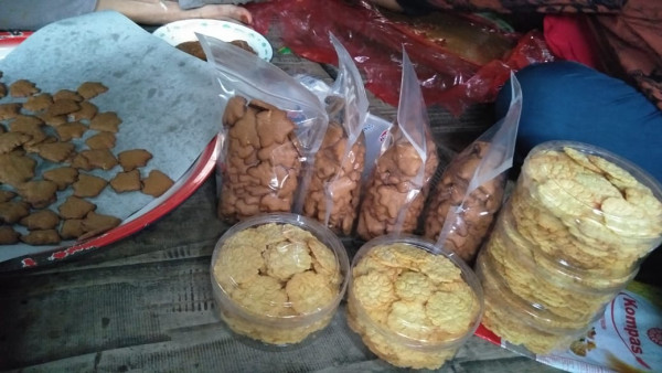 Hasil Kue Kelapa dan Kue Bagea yang sudah dikemas