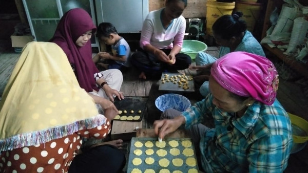 Pembuatan Produk Kue Kelapa dan Kue Bagea