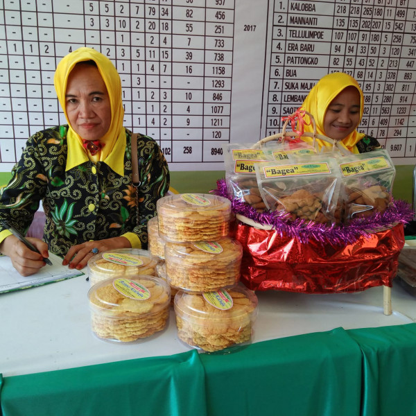 Promosi Kue Kelapa dan Kue Bagea di Hari Jadi Sinjai(Pameran)