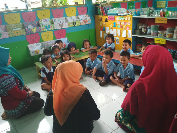 Proses bercengkrama antara Penilik dan AUD