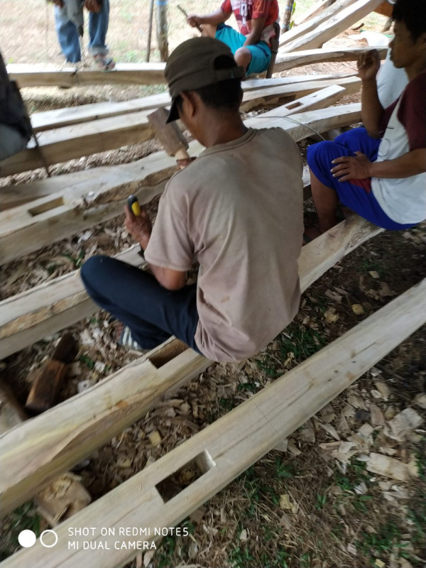 Gotong-royong Pembuatan Rumah