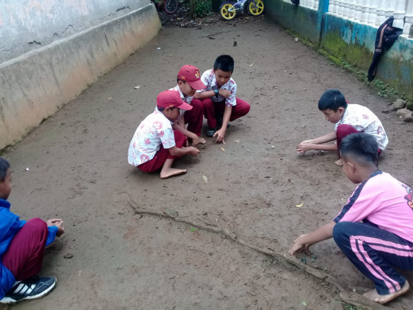 Permainan tradisional Kelereng