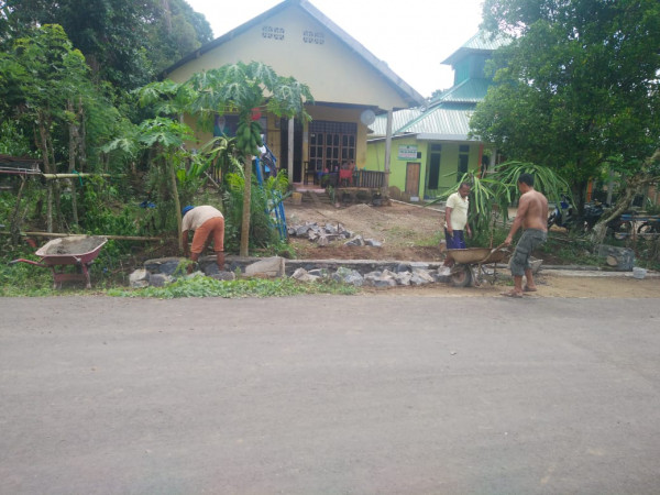 Gotong-royong Pembuatan pagar rumah