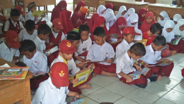 Dongeng Keliling sambil baca buku