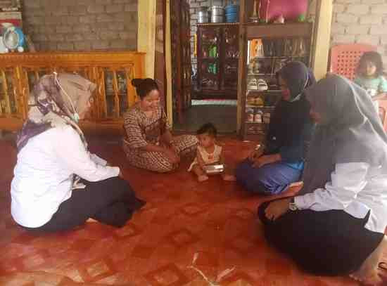 Pendampingan ibu/keluarga balita meliputi pemenuhan gizi, pengasuhan, dan pelayanan kesehatan