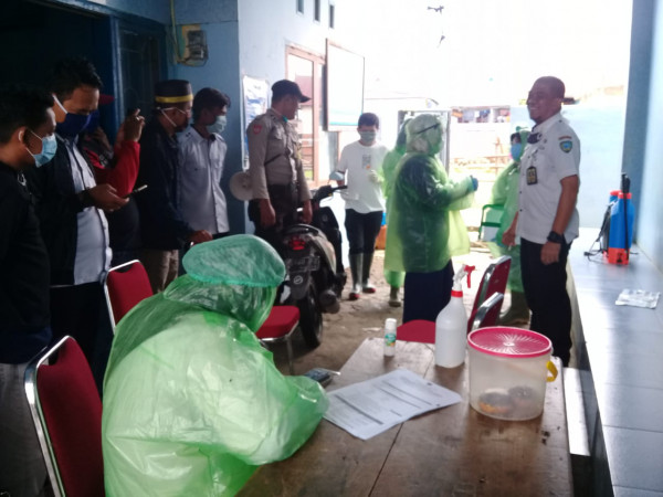 Pemeriksaan kesehatan bagi warga pendatang, nelayan dari luar daerah 