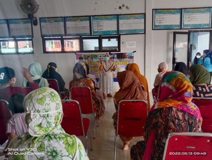 Kelas Ibu Hamil dan Ibu Balita yang dilaksanakan di Aula Kantor Desa Tupabbiring