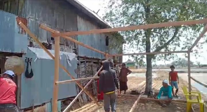 Gotong Royong Pembangunan Rumah Untuk Warga Miskin