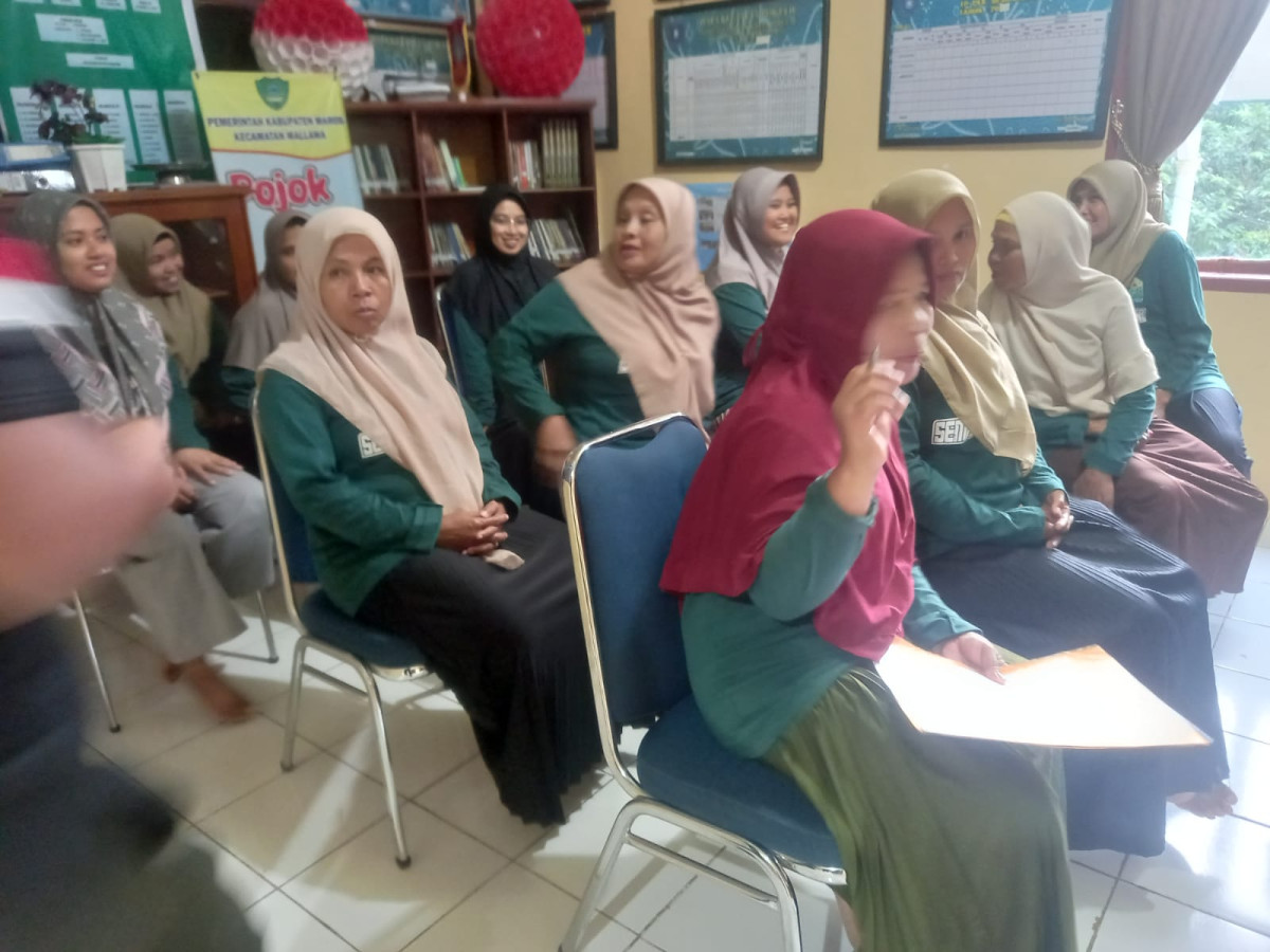 rapat kelompok wanita tani