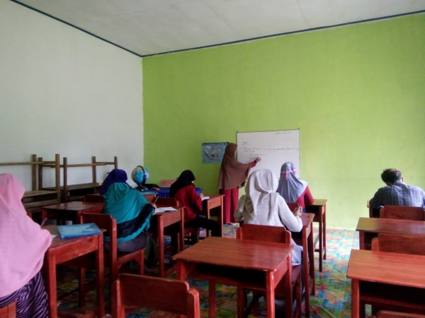 Pembelajaran paket C PKBM kampung kb desa tompobulu 