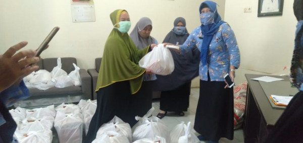 penyaluran bantuan oleh pemerintah kecamatan