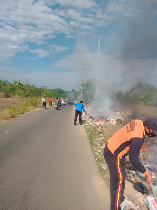 kerja bakti dikampung KB