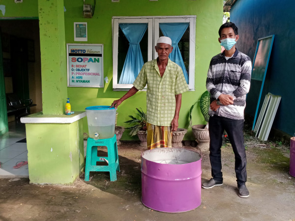 Pemberian Bantuan Tempat Sampah Bagi Masyarakat