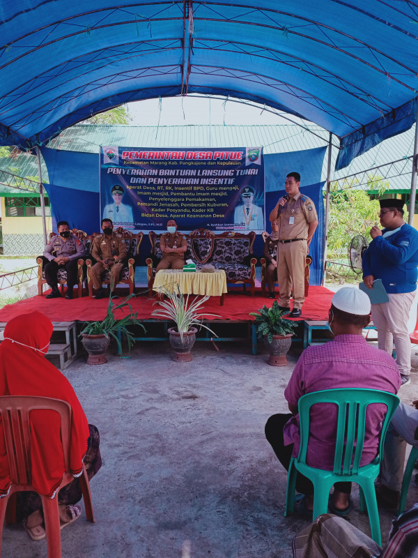 Penyerahan Bantuan Langsung Tunai dan Insentif Unsur Pemerintah Desa