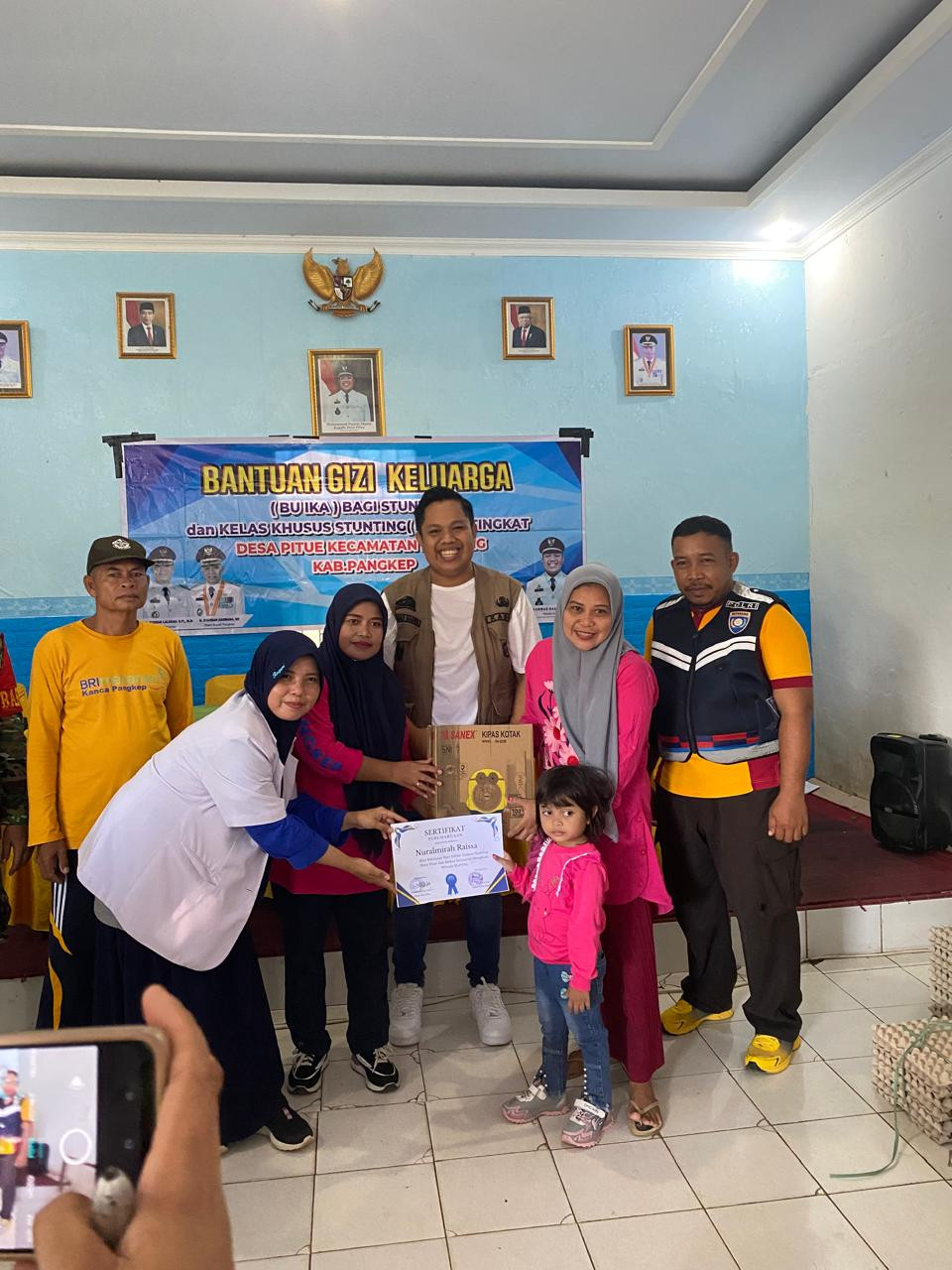 BANTUAN GIZI KELUARGA DAN WISUDA BAGI ANAK YANG KELUAR DARI STUNTING