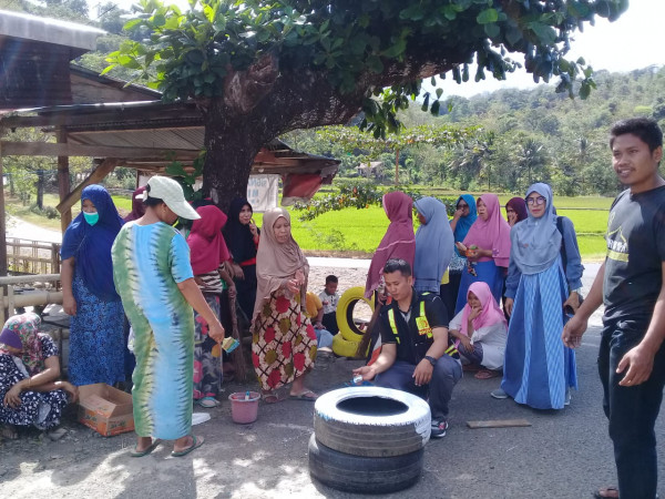 Kebersihan lingkungan bersama masyarakat dikampung KB