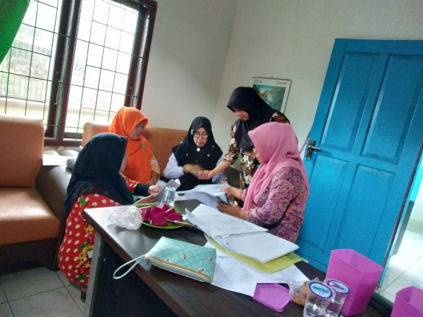 Melakukan fasilitasi program KKBPK kepada PPKBD dan Sub PPKBD