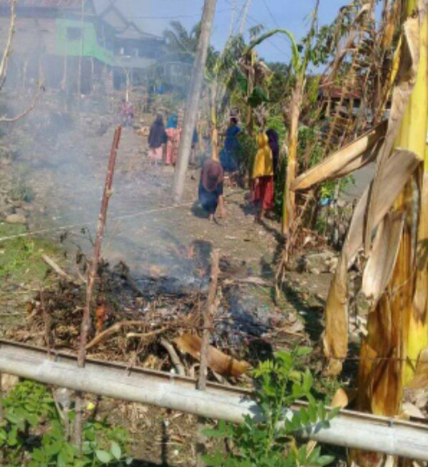 Melakukan kerja bakti lokasi kampung KB Dusun Panincong