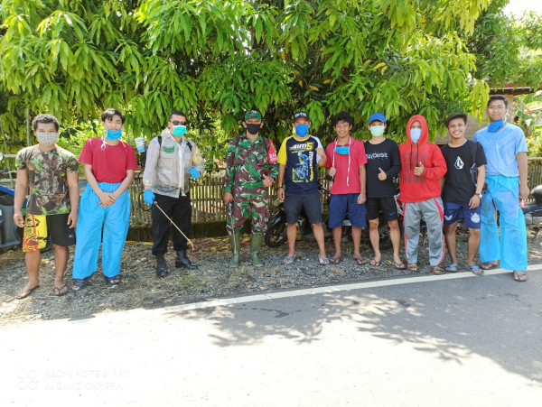 foto bersama babinsa dan kantibmas,kepala dusun, ketua RT dan karang taruna