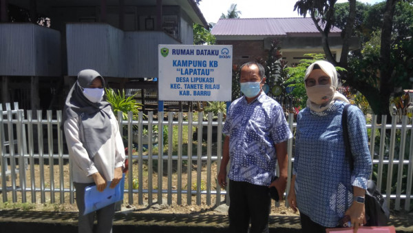 monitoring dan evaluasi Rumah Dataku Kampung KB Lapatau oleh Bidang Dalduk BKKBN prov. Sul sel