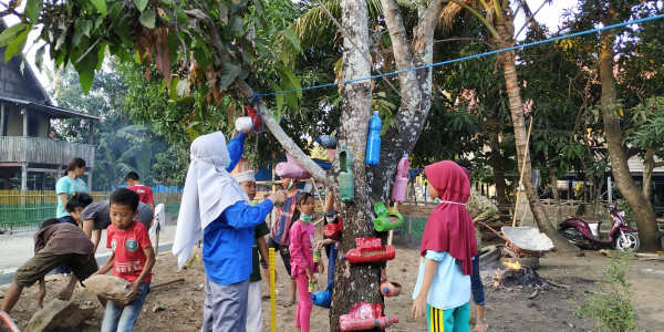 PEMBERSIHAN LOKASI RUMAH DATAKU DI KAMPUNG KB