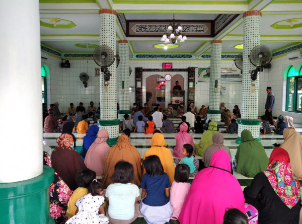 Maulid Nabi di Masjid Nurul Aini di Kampung KB Lapatau Desa Lipukasi