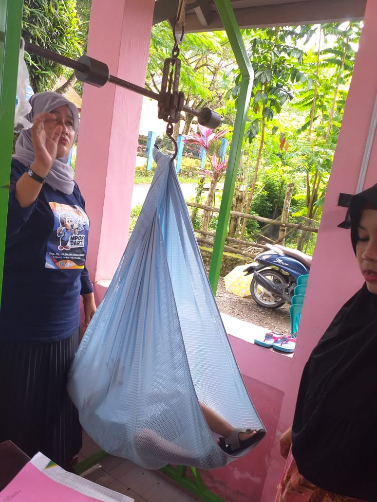 Melaksanakan kegiatan pemeriksaan kesehatan kepada Baduta, Balita, /Posyandu Balitan dan Posyandu Lansia di posyandu Kakatua