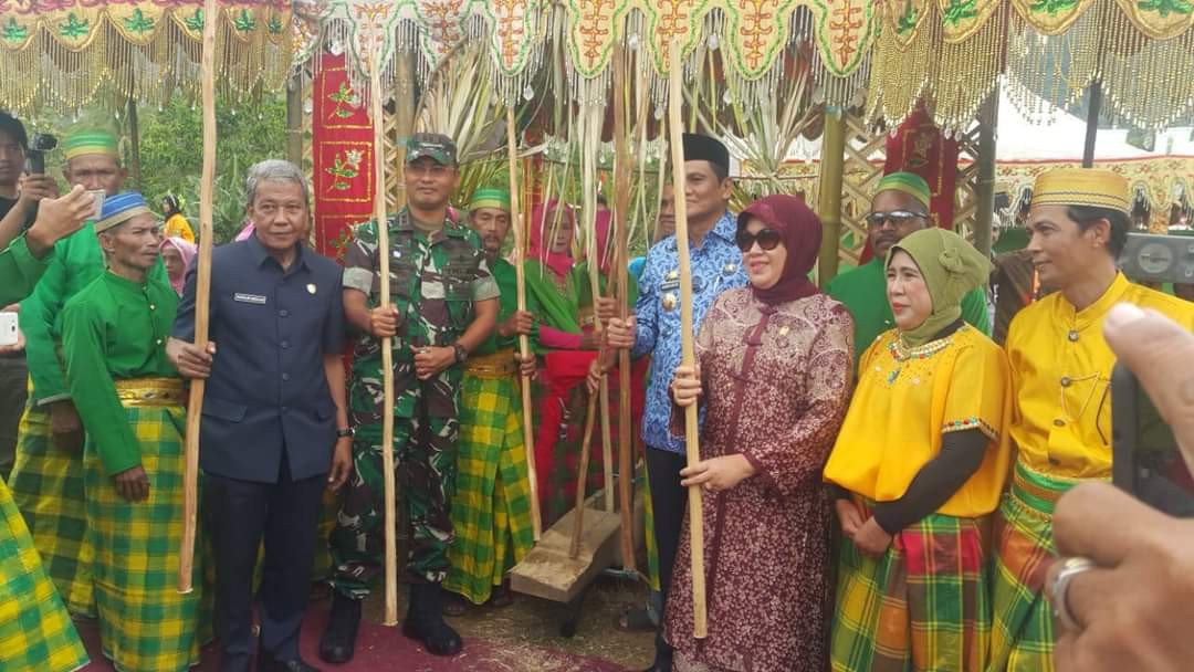 Acara adat budaya mappadendang desa paccekke