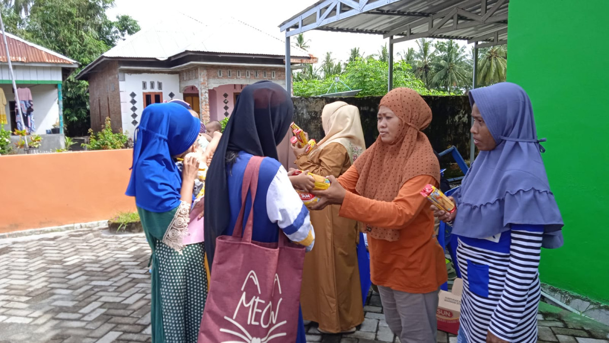 Pemberian Makanan Tambahan (PMT) berupa biskuit