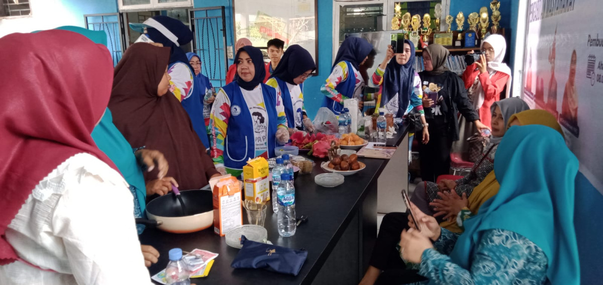 PELATIHAN KEWIRUSAHAAN PEMBUATAN KUE BERGIZI TINGGI