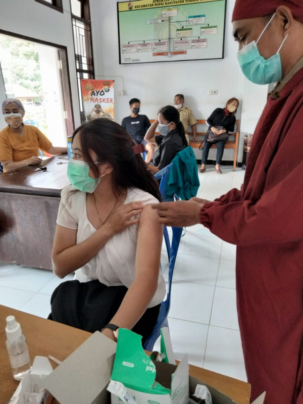 Pelayanan vaksinasi covid -19 kantor kecamatan sopai