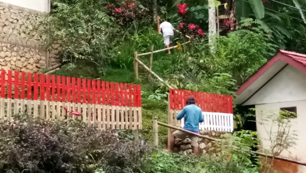 Pegecetan pagar dikampung kb tambolang