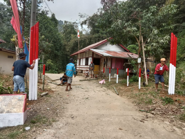 Pembuatan pintu gerbang lembang salu sarre