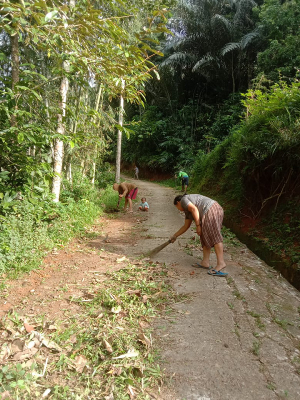 Jumat bersih kampung kb sarambu bayo