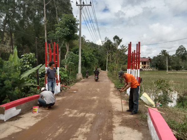 Pembuatan pintu gerbang lembang salu sarre