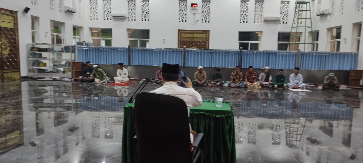 Mendengarkan ceramah