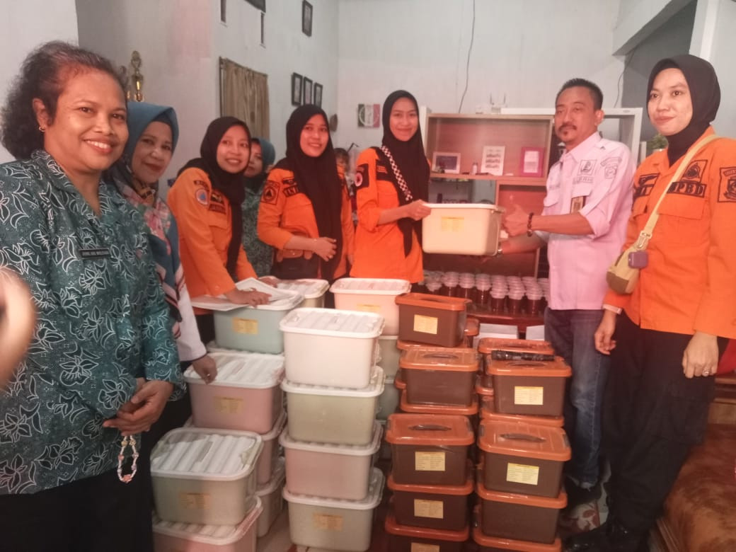 serah terima makanan dari DPW BPDP Kota Makassar