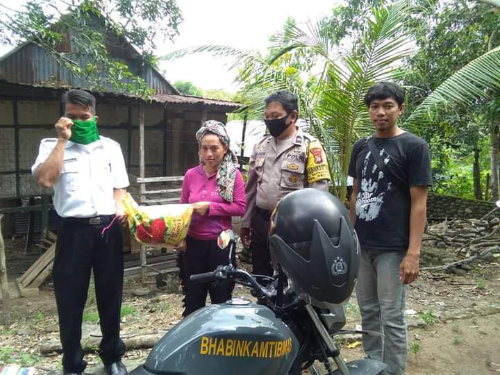 Babinkamtibmas, Pihak Kelurahan menyerahkan bantuan non Tunai ke PUS