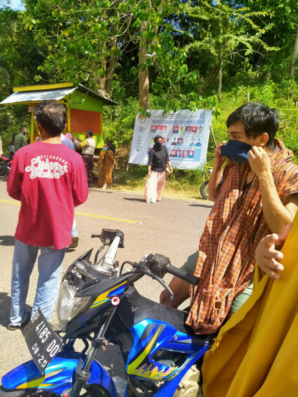 Suasana sweping masker di Kelurahan Watang Bacukiki