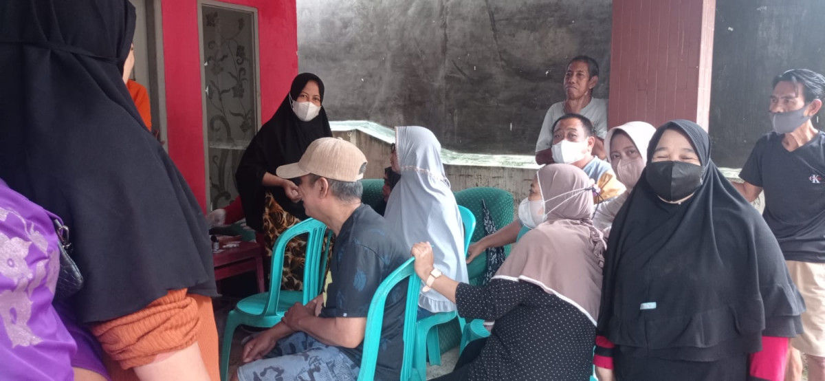 Pemeriksaan Kesehatan / pengobatan gratis  bagi warga  kampung Pisang oleh call centre 112 kota parepare