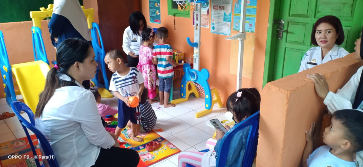 Posyandu untuk pengkuran tinggi badan, berat badan, lingkar kepala, dan lila pada bayi/balita serta penggunaan media permainan BKB KIT di Posyandu Melati III