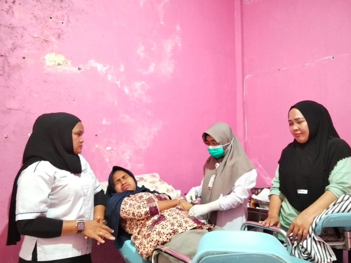 memfasilitasi ibu Pasca salin untuk pemasangan KB IMPLANT (MKJP)