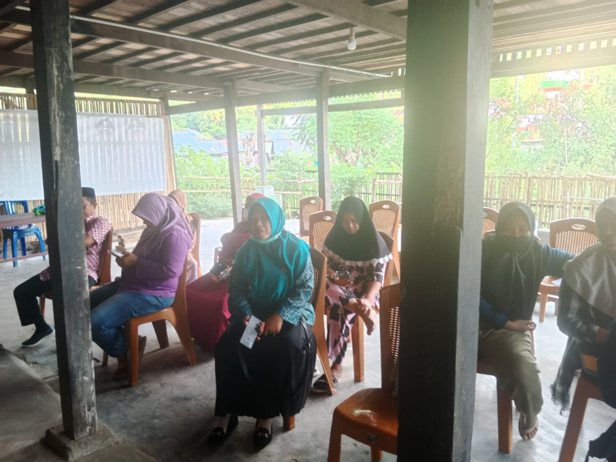 Rapat Koordinasi di Sekretariat Kamp. KB bersama Lurah, Tim Penyuluh KB, TP PKK, dan Pengurus Kampung KB "Geddongnge"