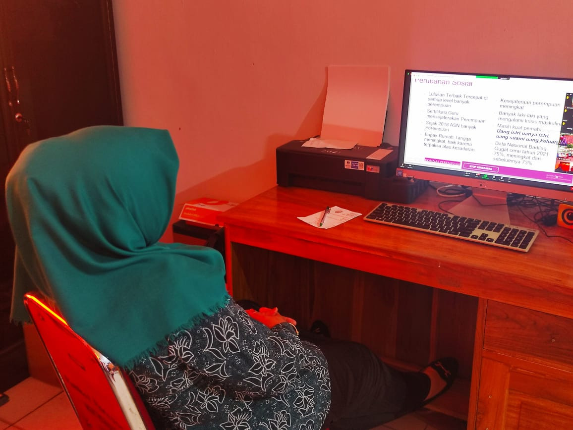 Workshop Virtual yang diikuti oleh Ketua TP PKK, Sekretaris Kamp. KB dan Ketua FKS Cappa Galung di Kantor Kel. Cappa Galung