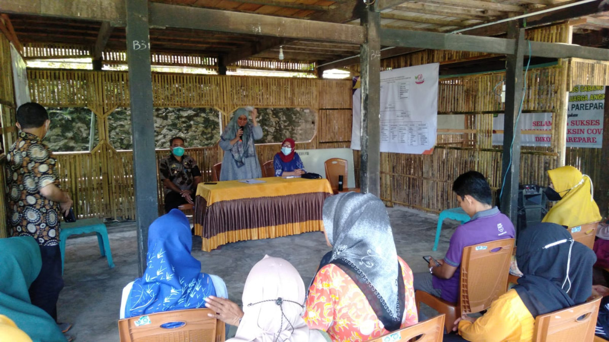 Rapat Koordinasi di Sekretariat Kamp. KB bersama Camat, Lurah, Tim Penyuluh KB, TP PKK, Babinkamtibmas, dan Pengurus Kampung KB "Geddongnge" serta Mahasiswa KKN UNHAS