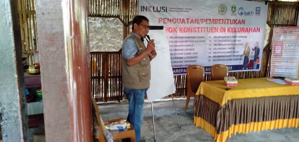 Sosialisasi Kelompok Konstituen yang dihadiri oleh Bappeda kota Parepare, Ketua YLP2EM, Pihak Kelurahan, Tokoh Masyarakat & Pemuda serta Pengurus Kamp. KB "Geddongnge"