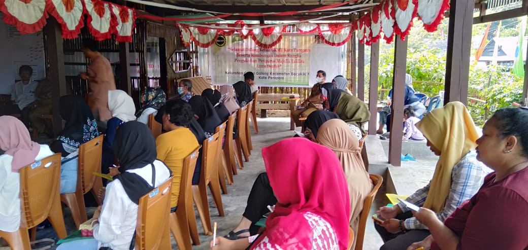 Sosialisasi Kelompok Konstituen yang dihadiri oleh Bappeda kota Parepare, Ketua YLP2EM, Pihak Kelurahan, Tokoh Masyarakat & Pemuda serta Pengurus Kamp. KB "Geddongnge"