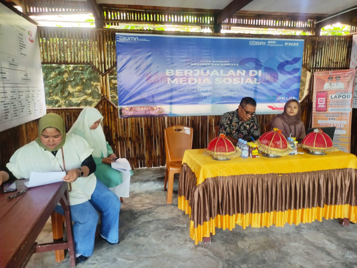 Sosialisasi Cara Berjualan di Medsos dan Pembagian Paket Sembako