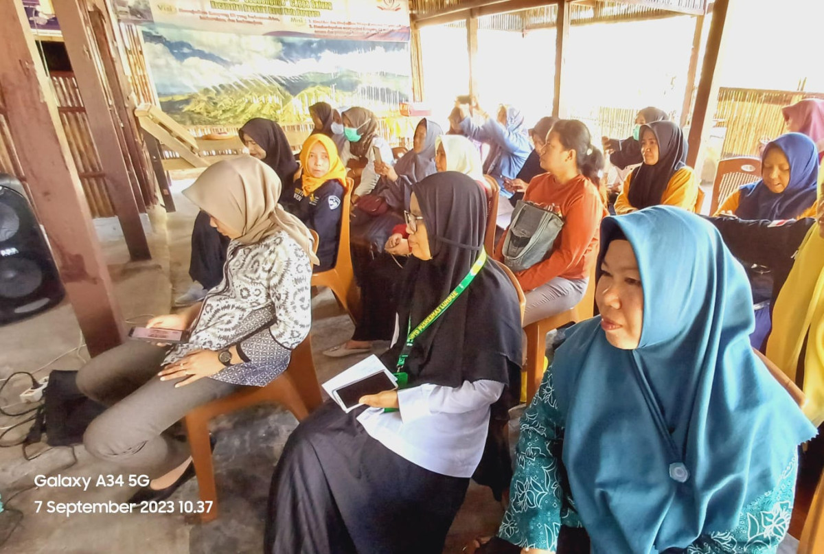 Monitoring Workshop Kesehatan Reproduksi dan Prog. KB yang dihadiri oleh Pihak Polres Parepare, DP3A, Puskesmas Lumpue, Perwakilan BKKBN, Lurah Cappa Galung, Pengurus Kamp. KB "Geddongnge", serta warga masyarakat