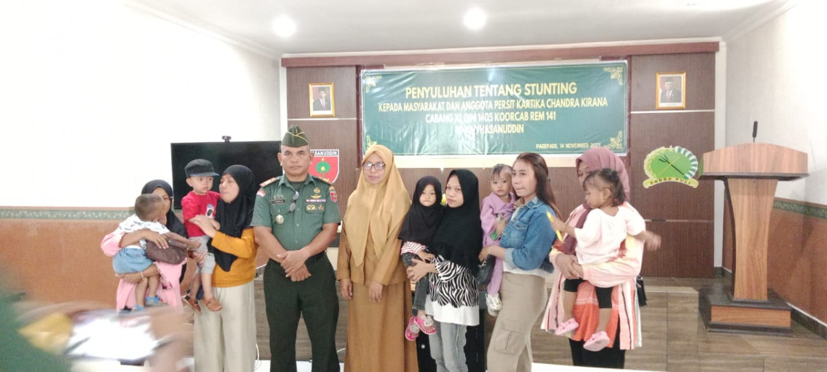 Sosialisasi Penanganan Stunting dan Penyerahan Bantuan kepada Ibu dan Bayi Stunting